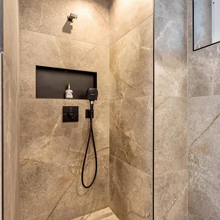 Apartment Grauzone App Nr 4 Shine *